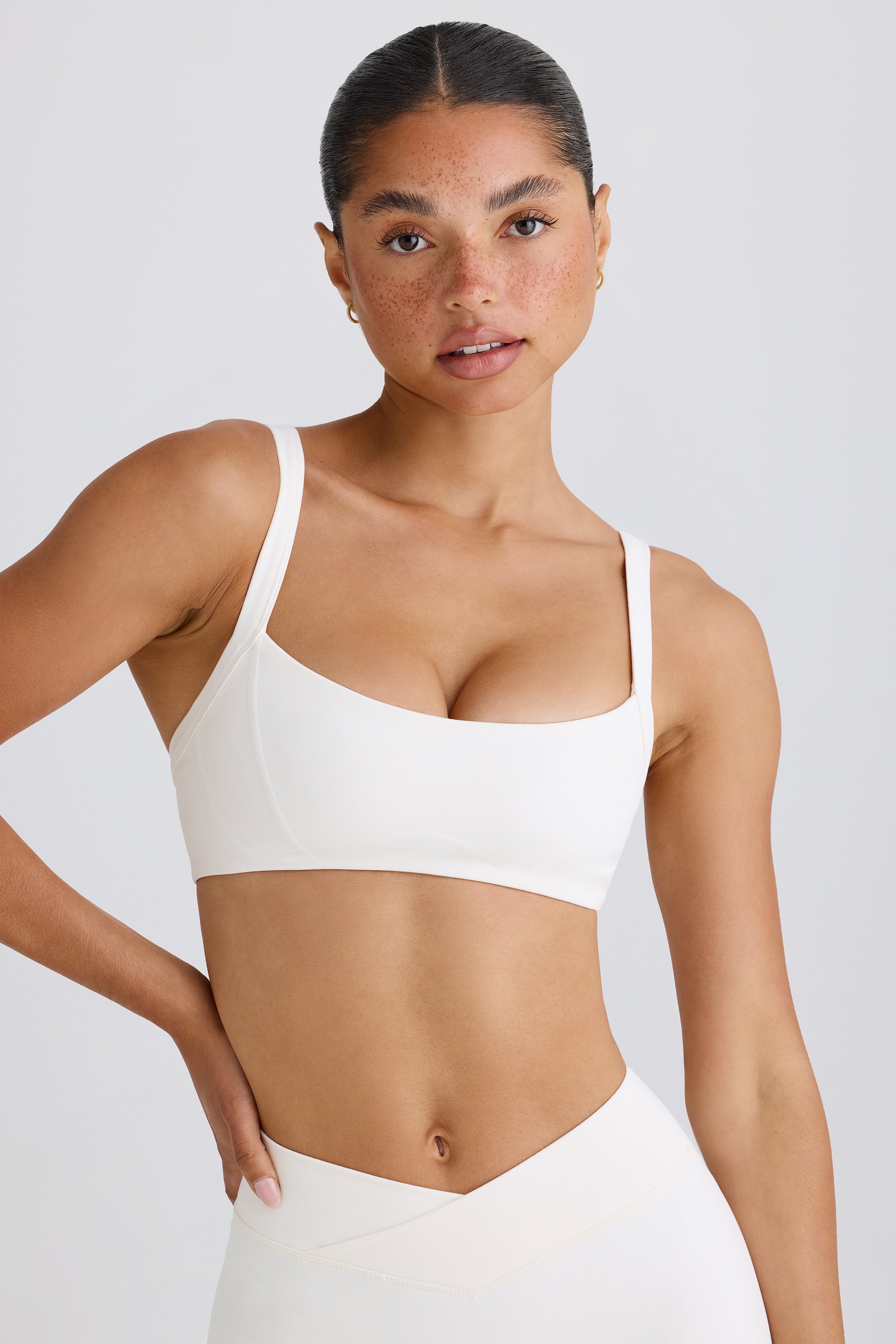 Jet Set Soft Active Contrast-Trim Sports Bra in White